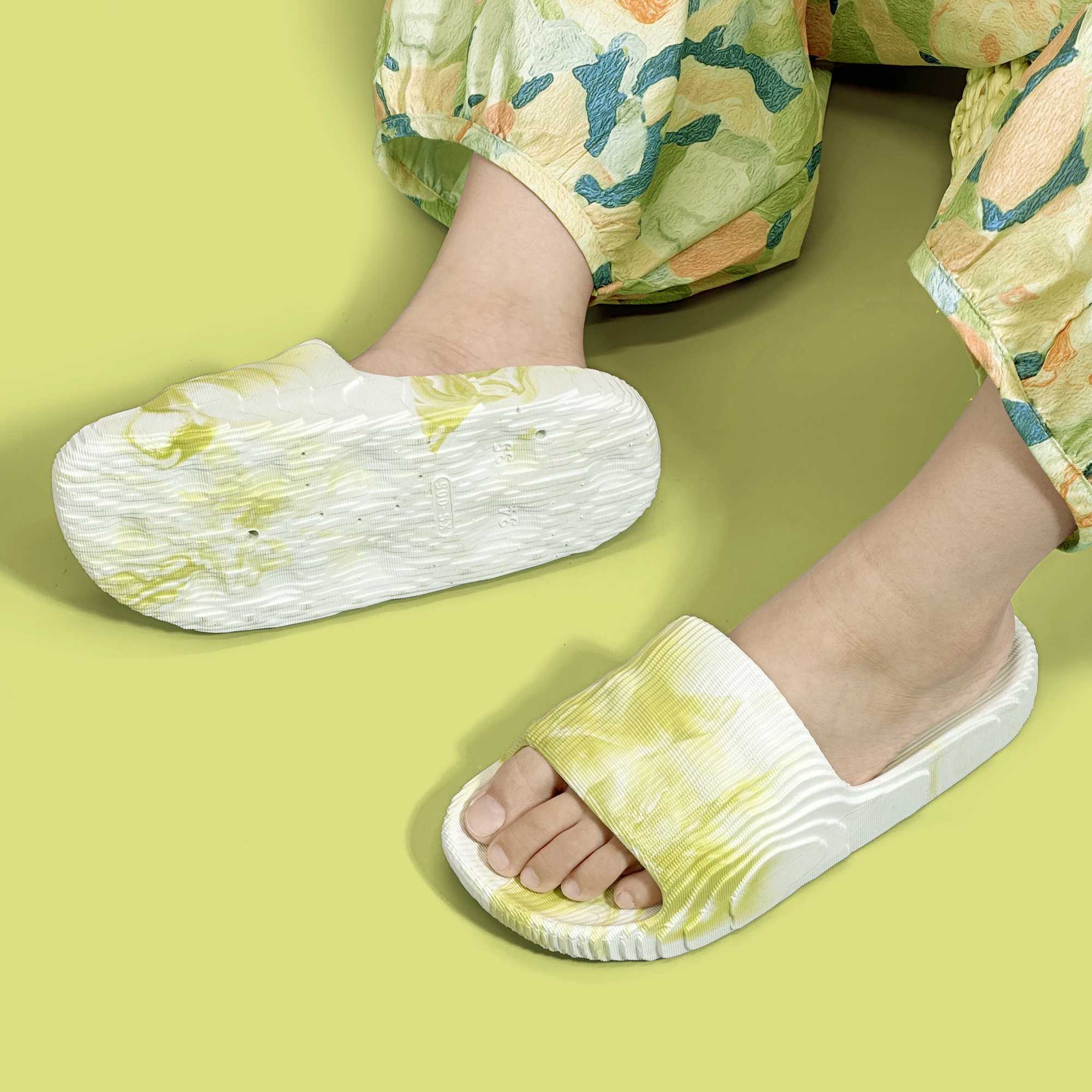 Boy Girls fun Pixels Shoes Parent-child Slippers Indoor Bathroom Anti-Slip Soft Sole Home Sildes PVC Fashion Trend SandalsT250311