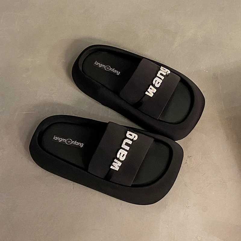 2024 New Summer Womens Slippers Roman Fi Designer Flat Shoes Soft soled Shoes Womens Breathable Beach Flip CoverXJ250311