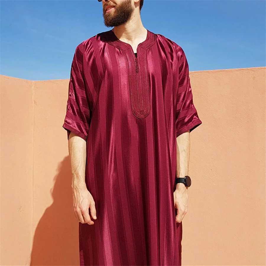 2025 New Men Muslim Abaya Islamic Clothing Mens Embroidered Striped Jubba Thobe Moroccan Dubai Kaftan Eid Prayer Robe DressXJ250310