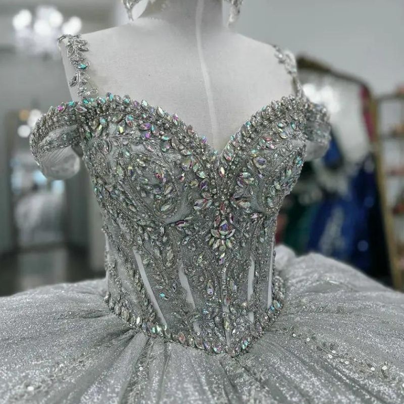 Silver Shiny Quinceanera Dresses Spaghetti Strap Appliques Lace Ball Gown Sparkly Crystal Beading Tull Sweet 16 Dress Vestido De 15 Anos