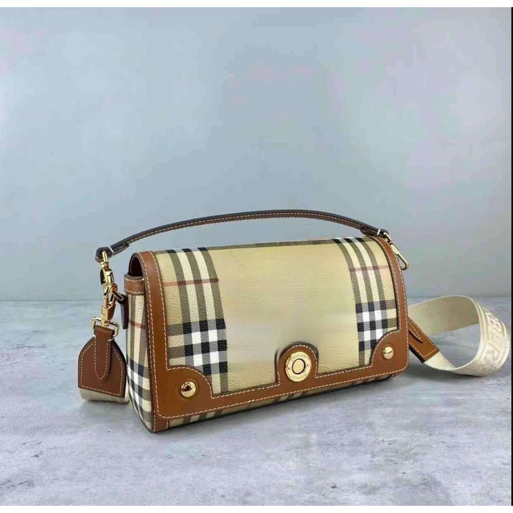 Fashion and leisure Women's fashionable shoulder bag, leather striped handbag, dinner new fashion Designer High quality bag Calfskin Leather b65