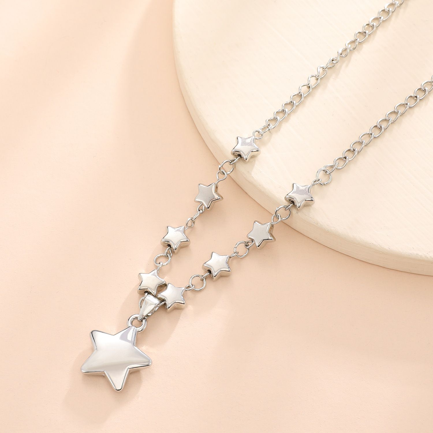 Elegant Chic Stella Pendant with Novel Star Design Perfect Statement Jewelry Piece