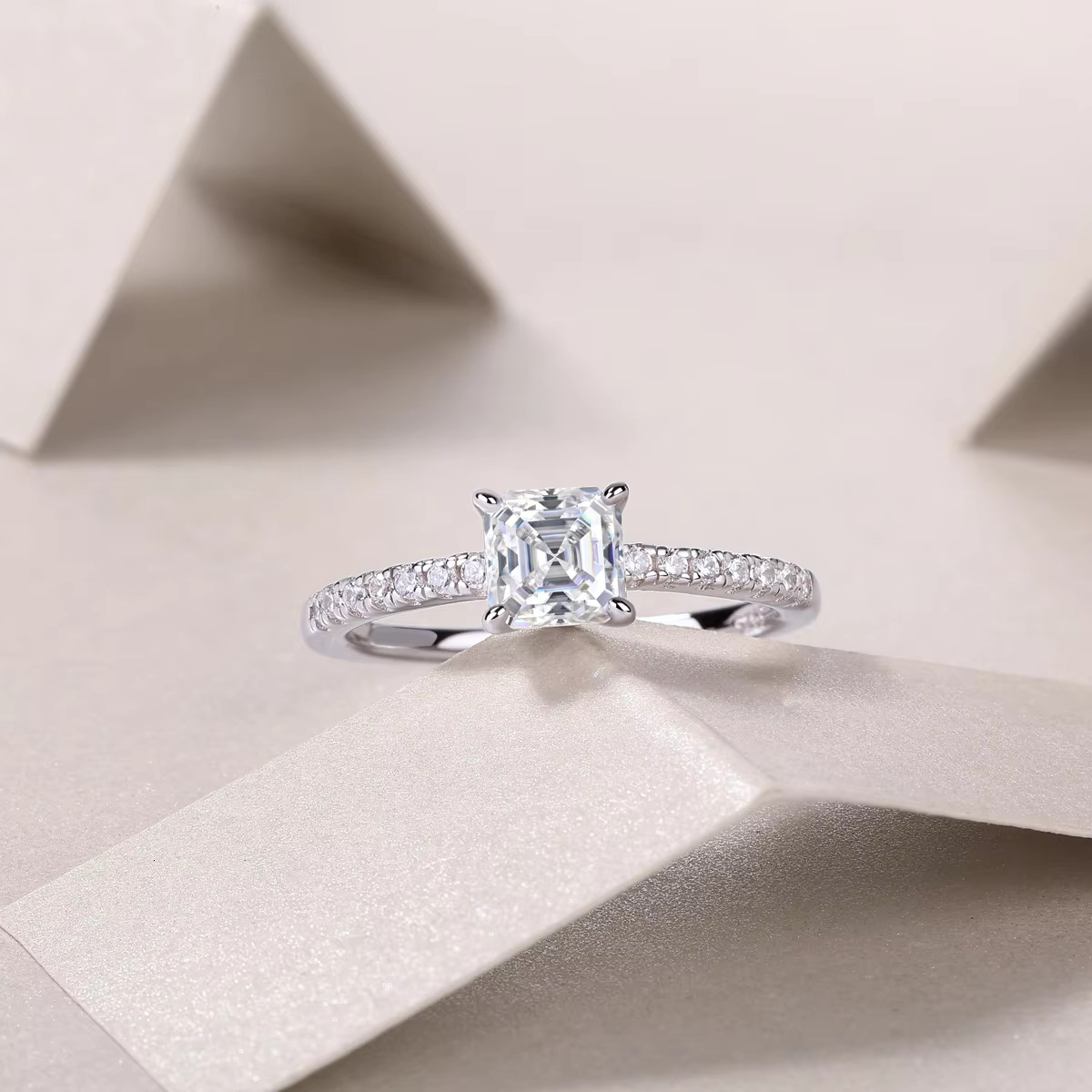 Good Style Beautiful Design Moissanite Diamond Engagement Ring for Women
