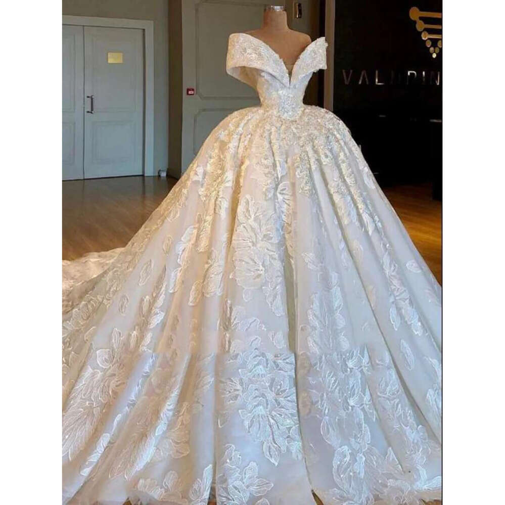 Off Shoulder Ball Gown Wedding Dress Appliques Lace Up Gowns Sweep Train Custom Made Bridal Dresses Vestido De Noiva