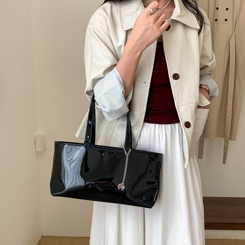 Large capacity shoulder bag women's new tote bag glossy PU commuter bag