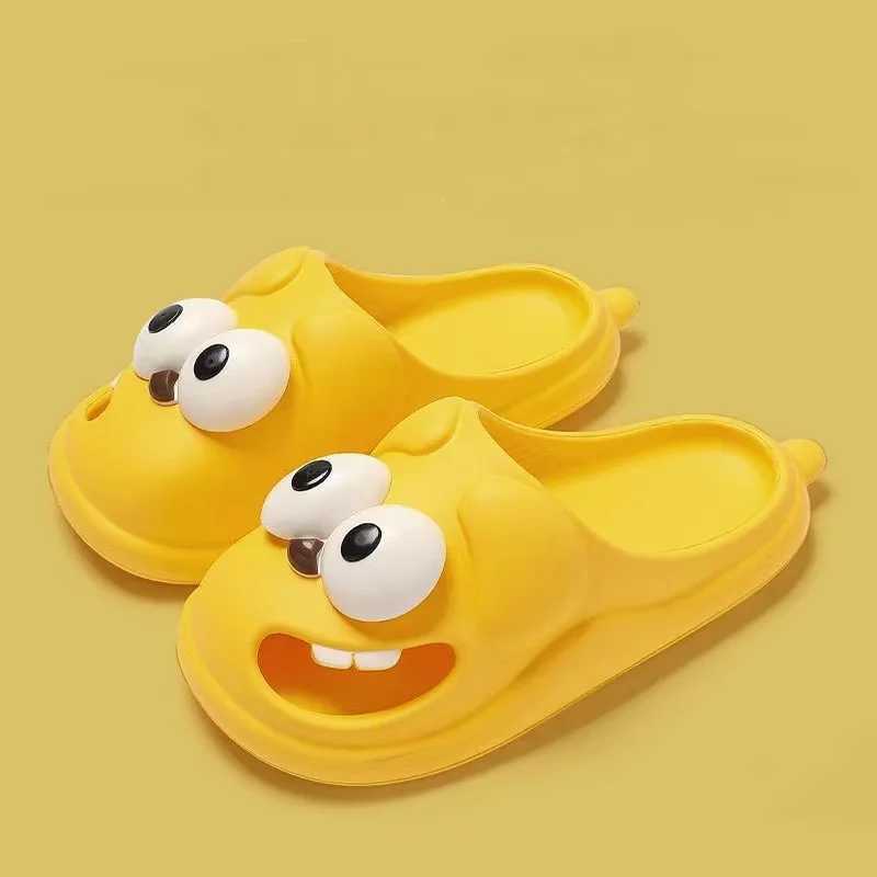 Hole Shoes for Outdoor Wear Closed-Toe Slippers Womens Cute Cartoon Sandals Home Non-Slip Summer Indoor Womens SummerT250311