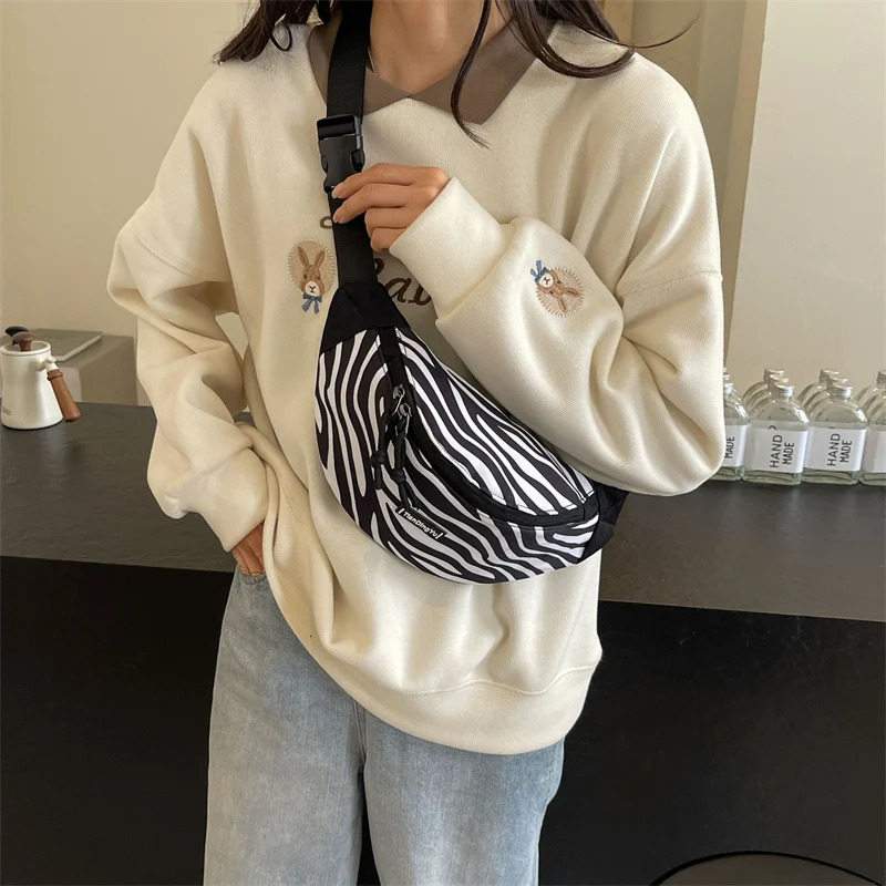 Large leopard print breast Bag Large capacity shoulder bag Crossbody bag The latest waist bag for summer 2024 R250311