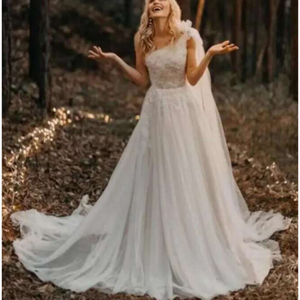 2024 Charming One Shoulder Wedding Dresses Beach Lace Appliqued Plus Size Bridal Gowns