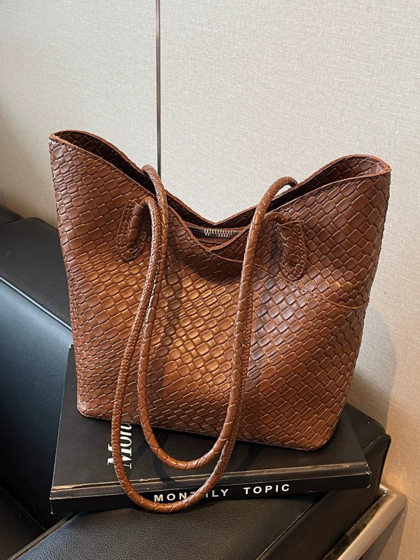 Outdoor High-End Versatile Large Capacity For Women 2024 New Autumn And Winter Fashion Commuting Tote Shoulder Bag