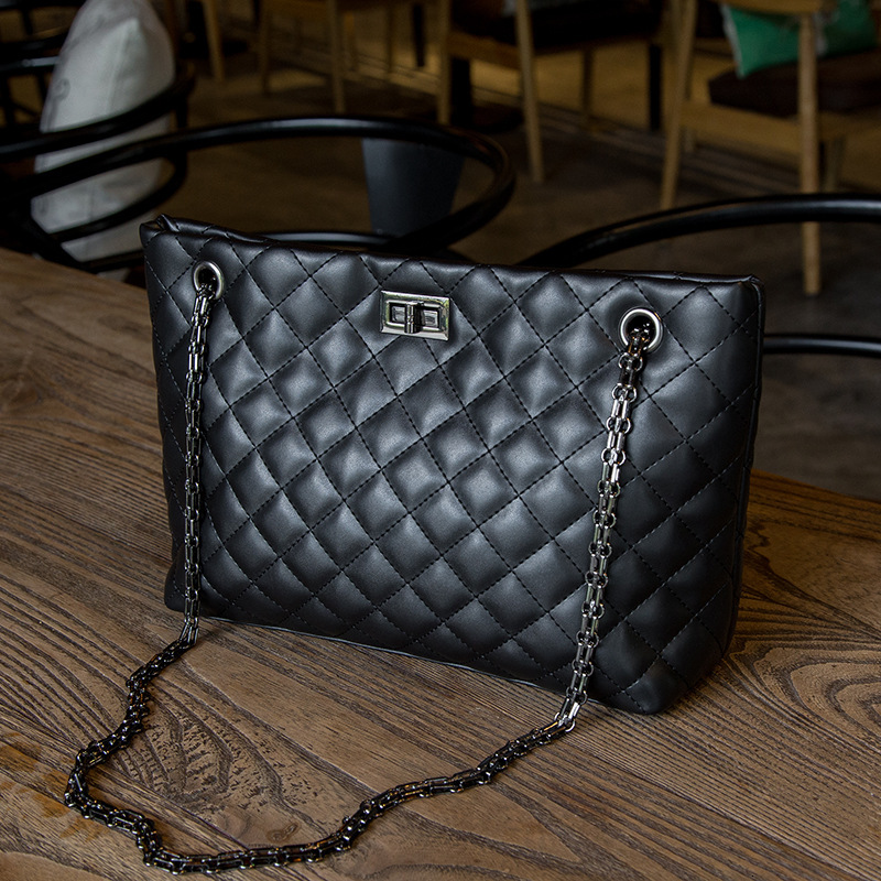 Chain High-End And Niche Women's 2024 Spring/Summer New Item, Dia Grid Bag, Large Capacity Commuting Diagonal