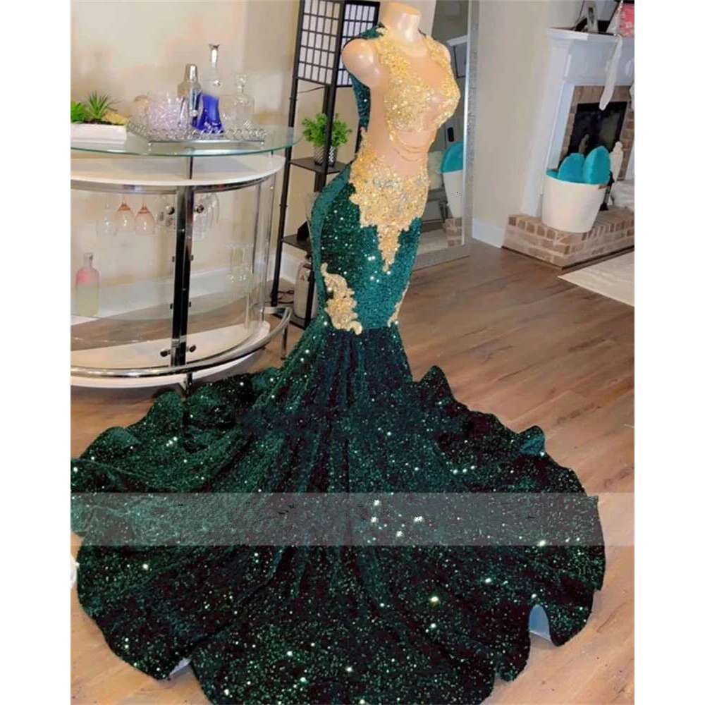 2025 Sparkly Dark Green Mermaid Prom Dresses For Black Girls Golden Lace Appliques Beads Sequins Tassels Party Gowns Customized