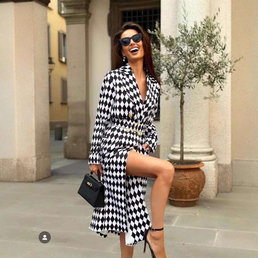 Autumn Winter New Fashionable Socialite Black And White Extra Set Diamond Grid Belt Extended Trench Coat