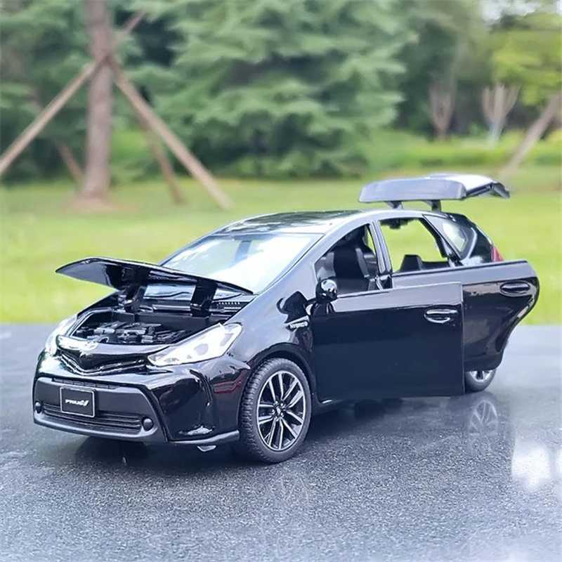 1/32 TOYOTA PRIUS Alloy Car Model Diecast Metal Toy Vehicles Car Model High Simulation Sound and Light Collection Childrens Gift M250311