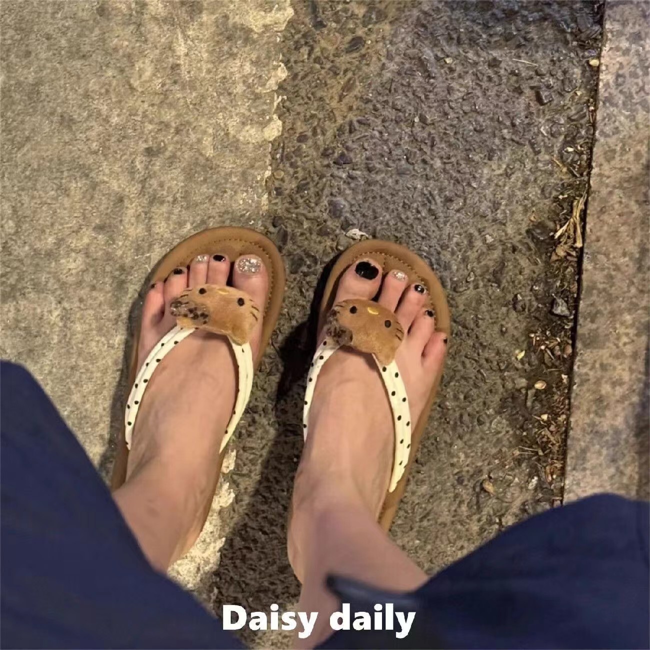 French Cute Cartoon Kaiti Cat Non Slip Flat Flip Floors For Women 2025 Fashion Designer Fashion Sandals New Summer Slippers