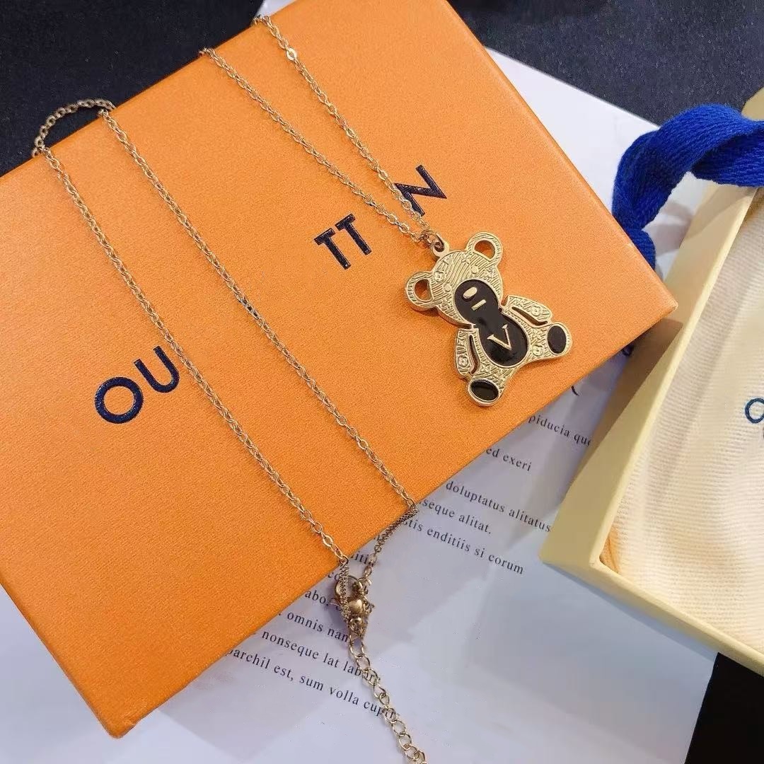 Classics Pendants Necklaces designer necklace Gold Silver Stainless Steel Fashion Pendant Necklace Beads Chain Jewelry Accessories Christmas Gifts