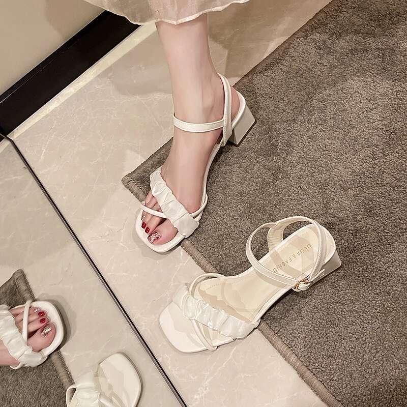 Summer Style New Casual Simple Solid Color Open Toe Buckle Strap Square Medium Heel Fashion Sandals