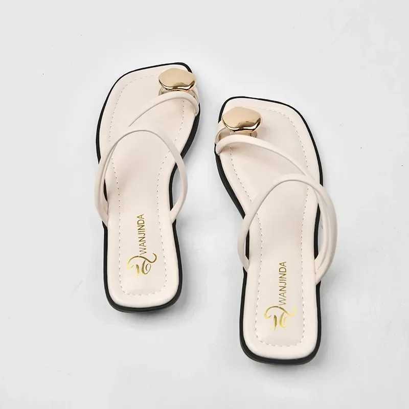 Summer Narrowband Womens Slide Fi Metal Decoration Low Heel Slide Ladies Elegant Slide Leisure Outdoor Beach Flip CoverXJ250311