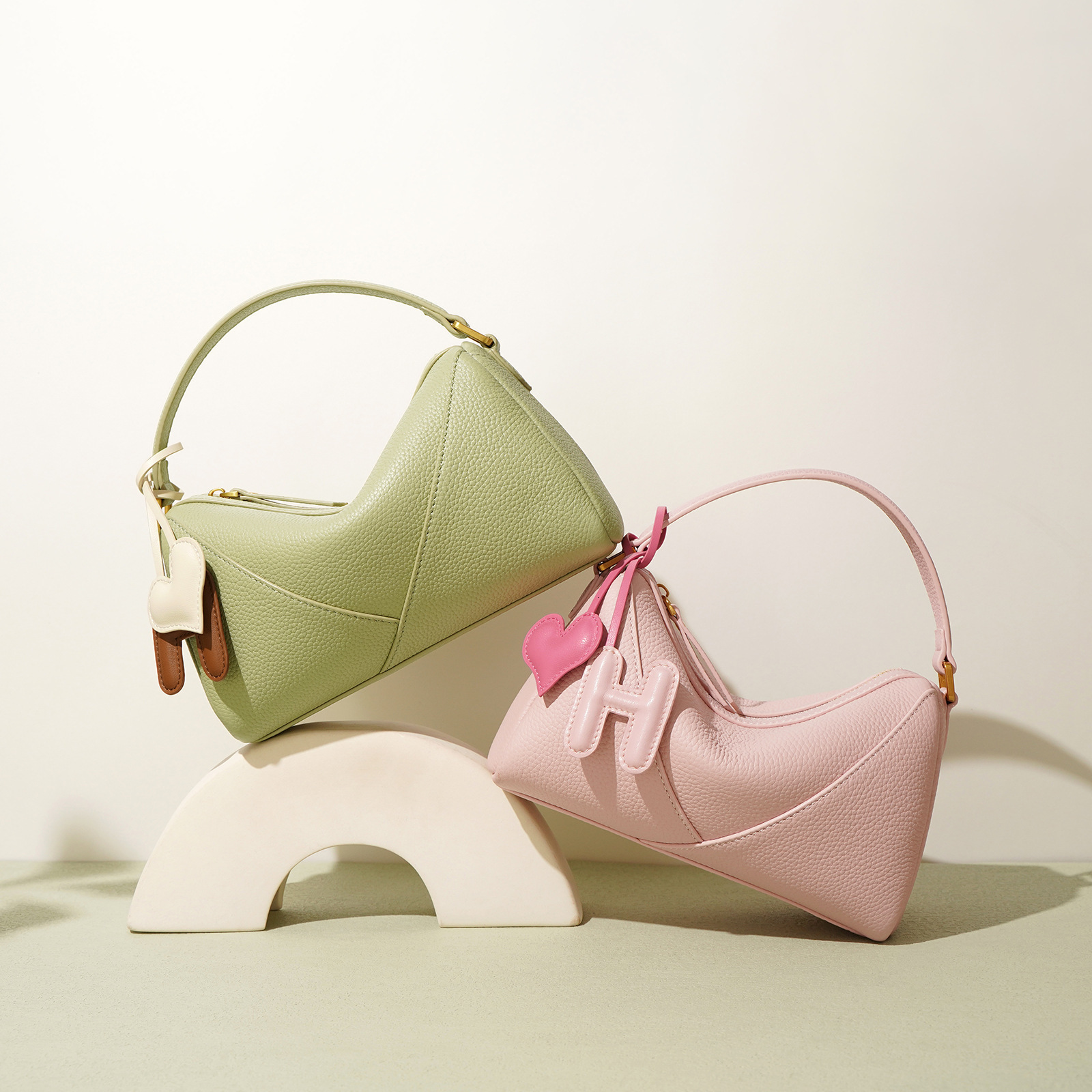 New Top Layer Boston 2025 Summer Simple Texture Cowhide Shoulder Crossbody Bag With Niche Design Sense