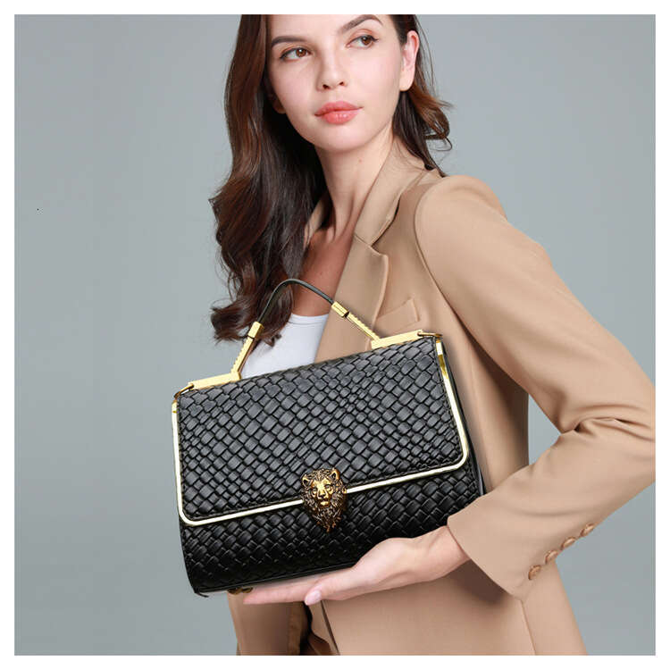 Women's Bags New Light Luxury Texture Woven High Grade Large Capacity Handheld Women's Heavy Industry Design Sense Crossbody Bag
