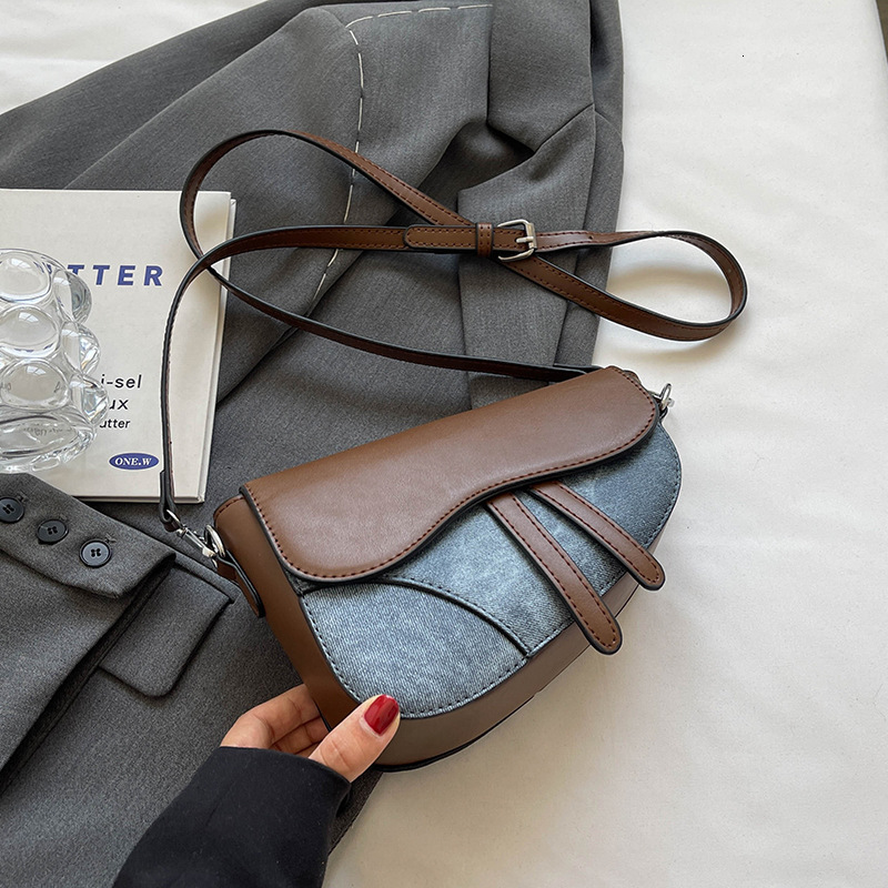 Niche Design Small For Women 2023 New Trendy Fashion Contrasting Color Saddle Premium Texture Single Shoulder Crossbody Bag