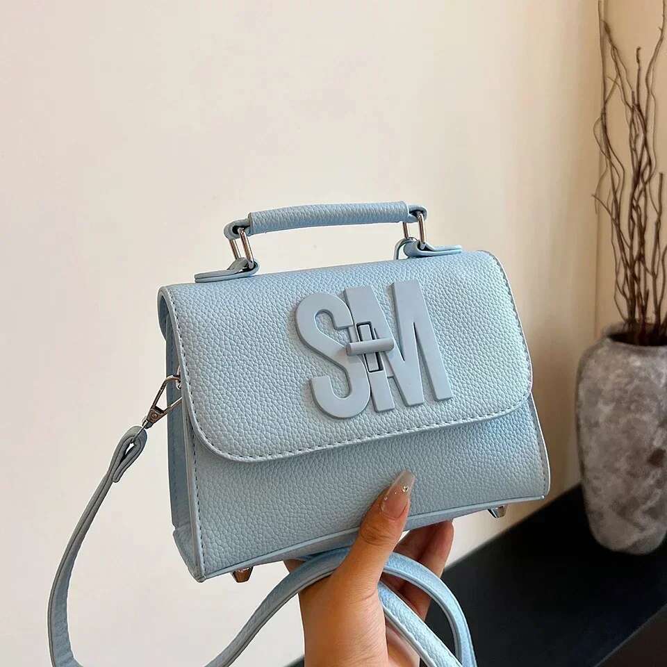 New Fashionable Lock Flip Cover Renowned Designer Trendy One Shoulder Slanted trend Hand leisure held Small Square Bag