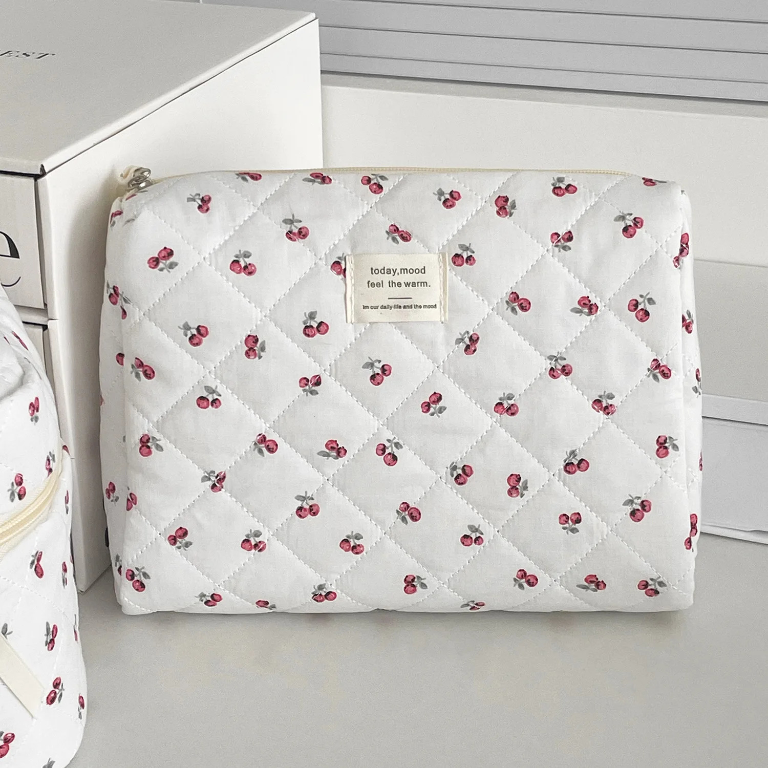 Cherry Makeup Bag Womens Cosmetic Bags Fashion Portable Cute Travel Storage Pouch Handbag Cotton Quilted Zipper Purse 250311