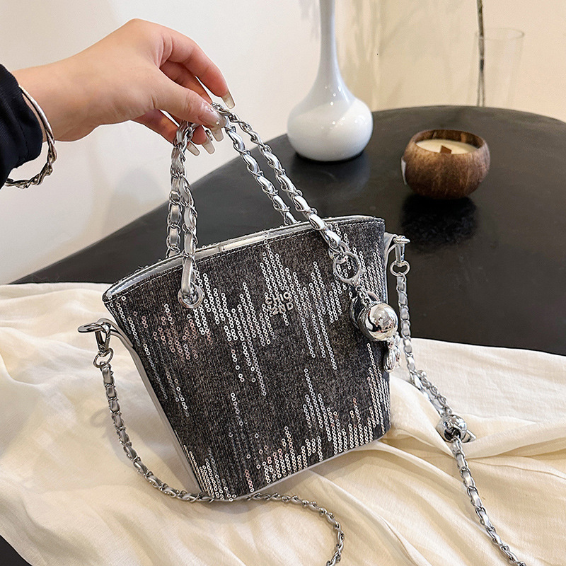 New trendy denim women's single shoulder crossbody bag, high-end and stylish chain carrying bucket bag