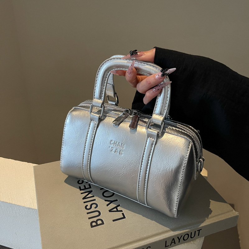 Super popular small square autumn and winter versatile 2025 new fashion shoulder crossbody for women's hand-held bowling bag trend