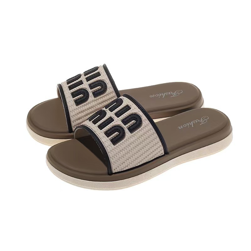 New free shipping designer slippers for womens flat slippers black beige Summer new fashionable beach slippers
