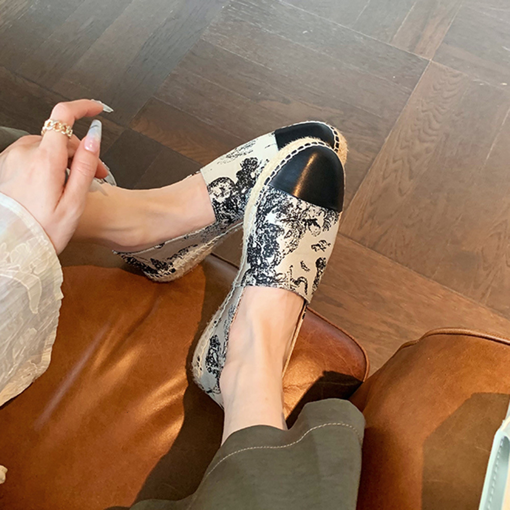 Round Headed Xiaoxiang Woven Fashionable Designer Slippers Casual Beach Vacation Single Shoes Thick Soled Fisherman Women s Shoes 2025 New Item