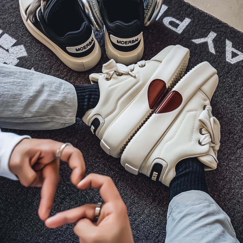 2025 China Fashion Spring Men's Shoes Live Streaming Niche Thick Soled Running Shoes High Love Board Tiktok Breathable Bread Shoes Casual Trendy 