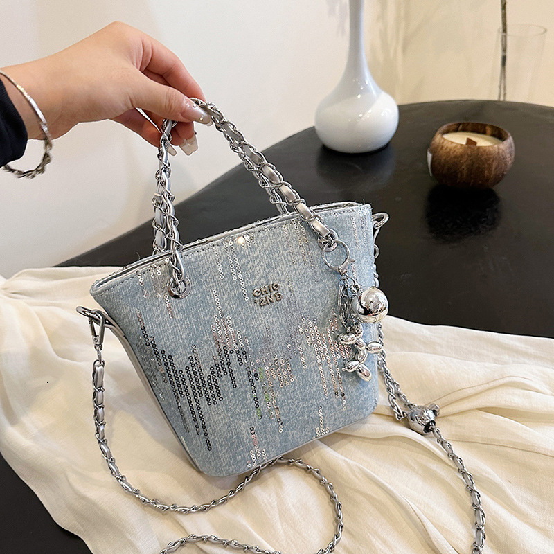 New trendy denim women's single shoulder crossbody bag, high-end and stylish chain carrying bucket bag