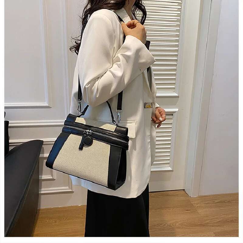 2025 New Fashion Texture Contrast Color Designer Trendy Single Shoulder Women's New Casual Large Capacity Portable Crossbody Bag