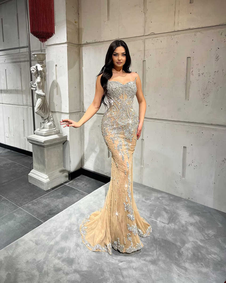 Sparkly Evening Dresses For Women Sweetheart Neck Sleeveless Gown Appliques Sequins Sweep Train Party Customized Dress