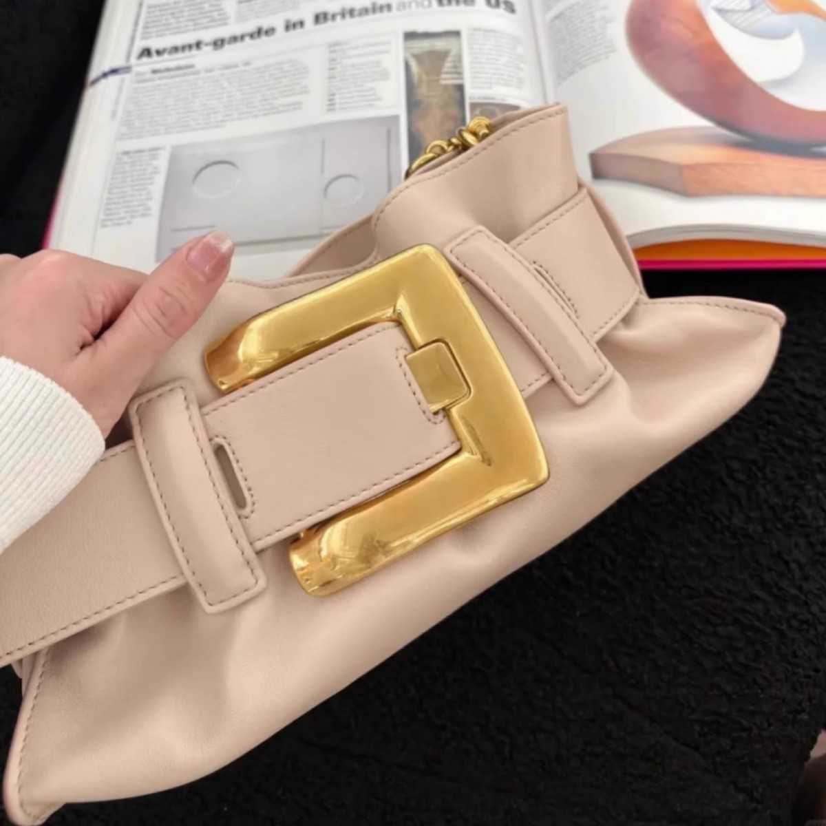 Internet Celebrity's Same 25 Year Niche Design Belt Buckle Hand-held Armpit Bag Commuting Casual Fashion Versatile Women's Bag 250315