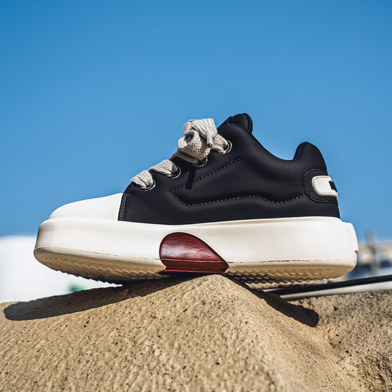 2025 China Fashion Spring Men's Shoes Live Streaming Niche Thick Soled Running Shoes High Love Board Tiktok Breathable Bread Shoes Casual Trendy 
