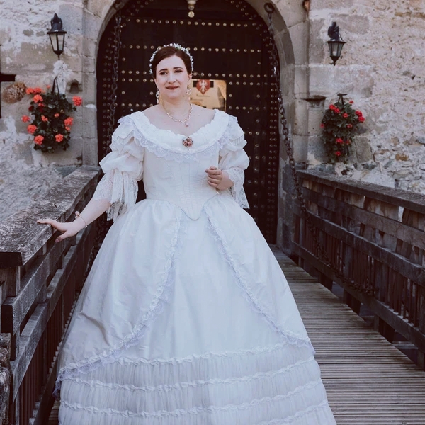 Vintage Victorian Wedding Dresses Scoop Neckline Half Sleeves Princess Long Historical Bridal Gown Back Lace-Up Corset Medieval Bride Dress White