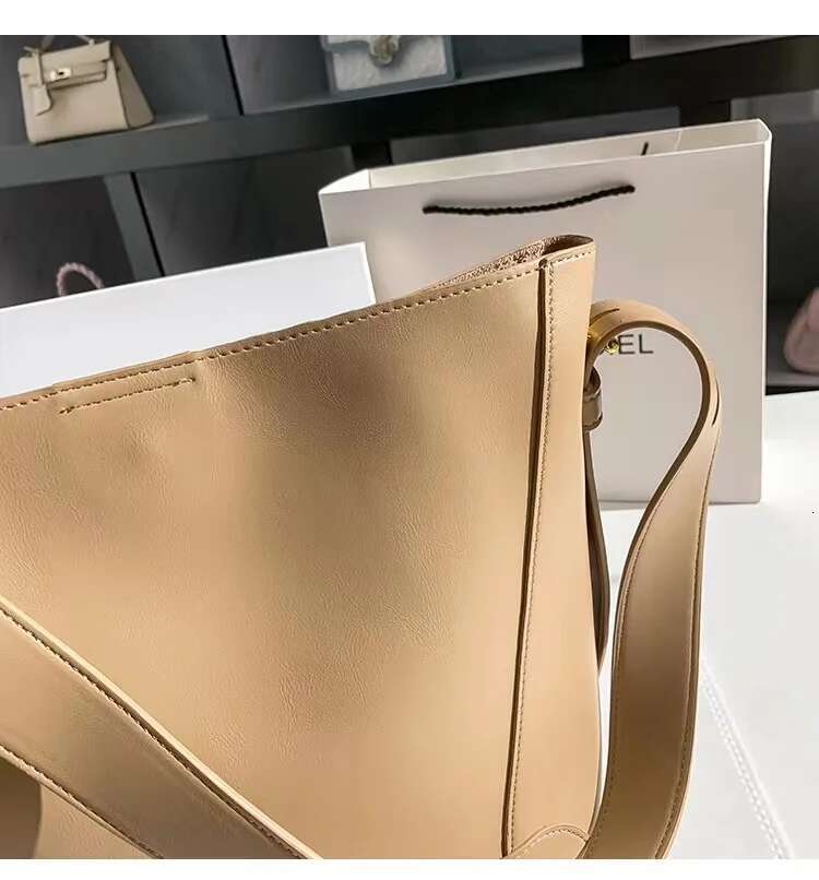 High Quality Genuine Leather Cowhide Bucket Large Capaity Tote Fashion Women's Handbag Female Shoulder Casual Bag