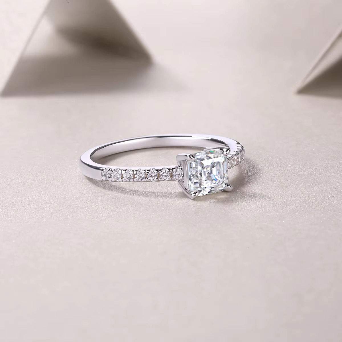 Good Style Beautiful Design Moissanite Diamond Engagement Ring for Women