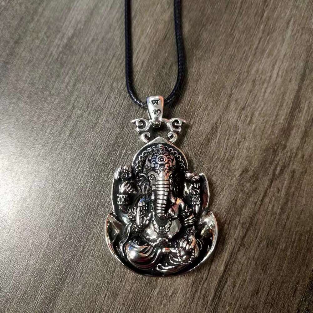 Simple and fashionable Azan Youjixiang necklace, unisex domineering artistic style, niche design pendant
