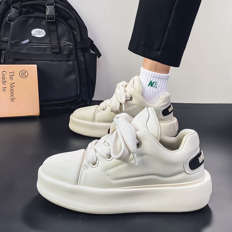2025 China Fashion Spring Men's Shoes Live Streaming Niche Thick Soled Running Shoes High Love Board Tiktok Breathable Bread Shoes Casual Trendy 