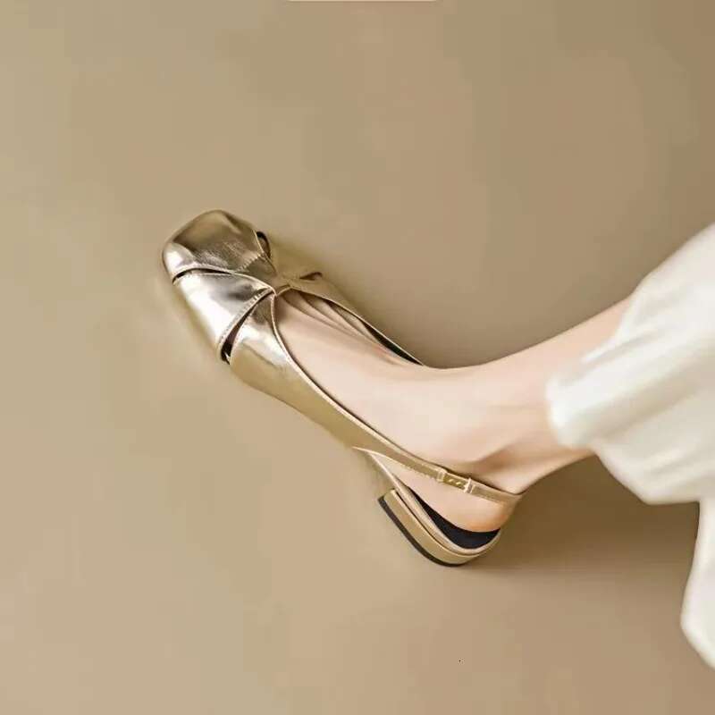 New Gold Summer and Sier Fashionable Hollow Breathable Casual Low Heel Soft Leather Toe Cap Sandals for Women