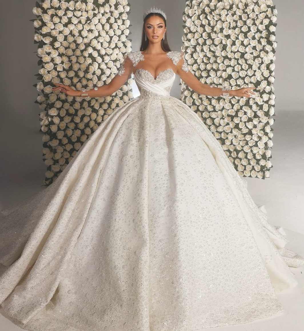 Exquisite Crystal Wedding Dresses Ball Gown Sweetheart Lace Appliques Beads Pearls Sequins Plus Size Court Gown Customized Special Occasion Vestidos D