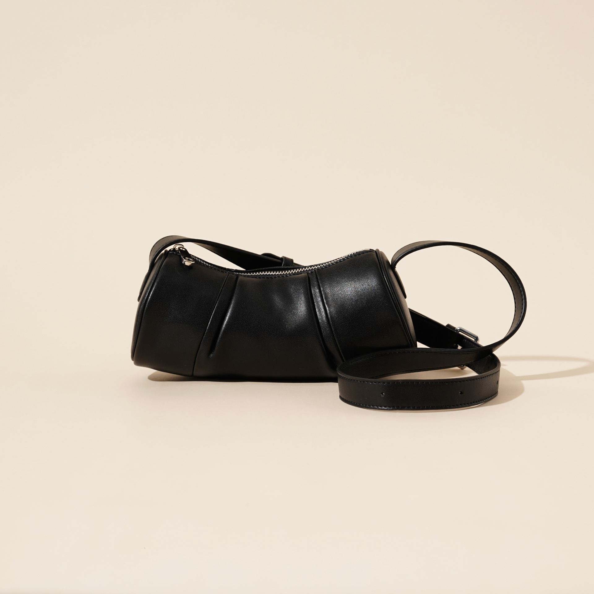 Genuine Leather Bamboo Autumn And Winter New fashion Niche Minimalist Design Cowhide Cylindrical Women's Armpit Crossbody Bag