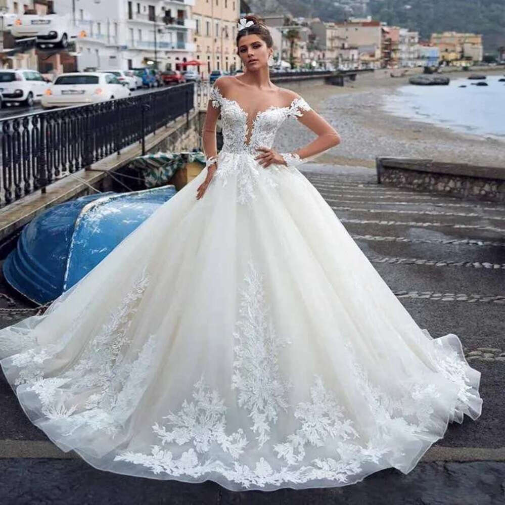 Vintage Arabic Long Sleeves Off Shoulder Wedding Dresses Lace Appliques Beaded Organza Plus Size Formal Bridal Gowns
