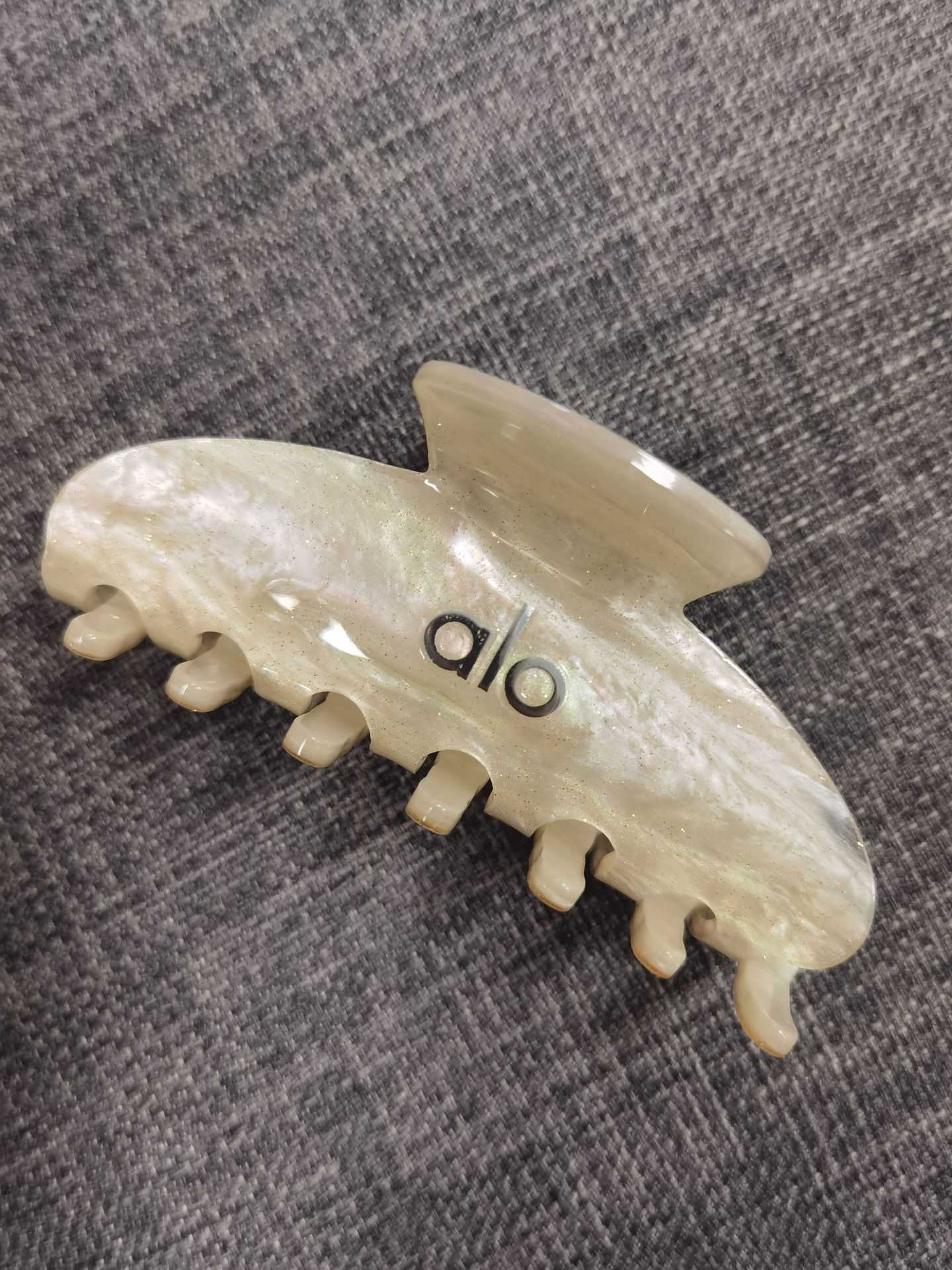 Clamps Hair Grip Metal Label Hair Accessories Female Double Ears Hollow Acetate Grip Clip Rear Head Top Clip Disc Hair Tail Clip H25311