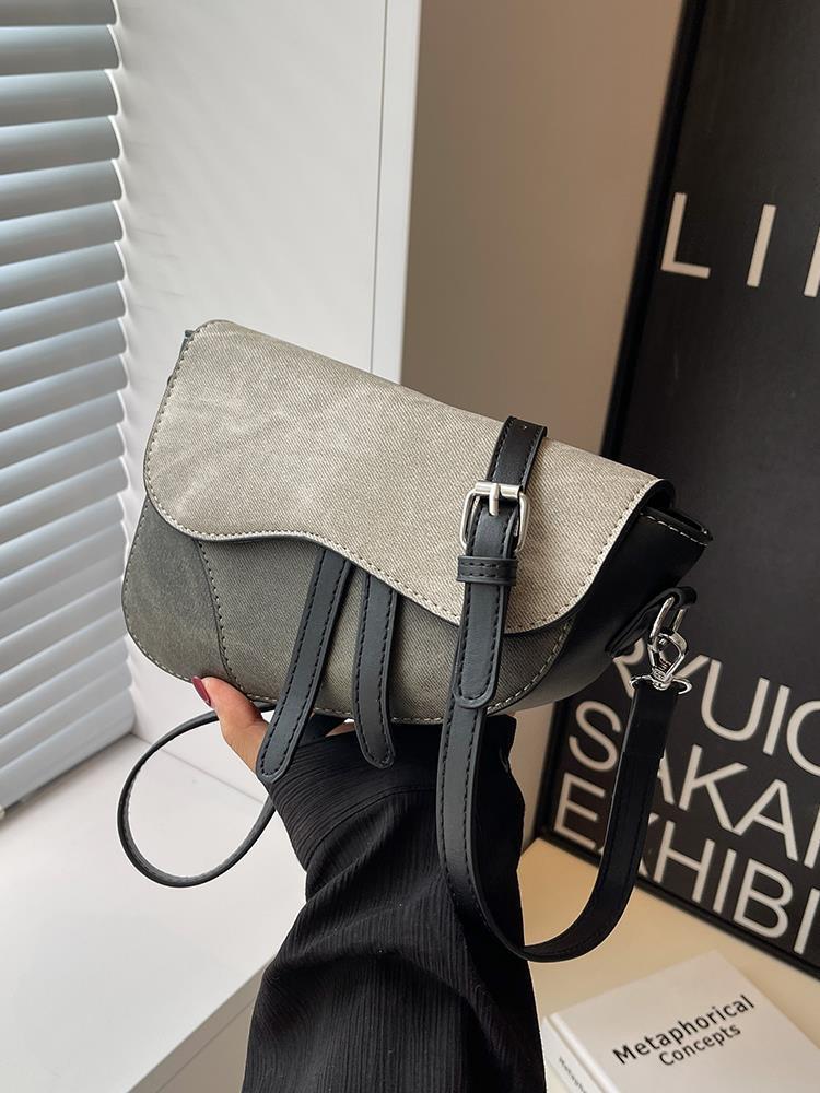 Niche Design Small For Women 2023 New Trendy Fashion Contrasting Color Saddle Premium Texture Single Shoulder Crossbody Bag