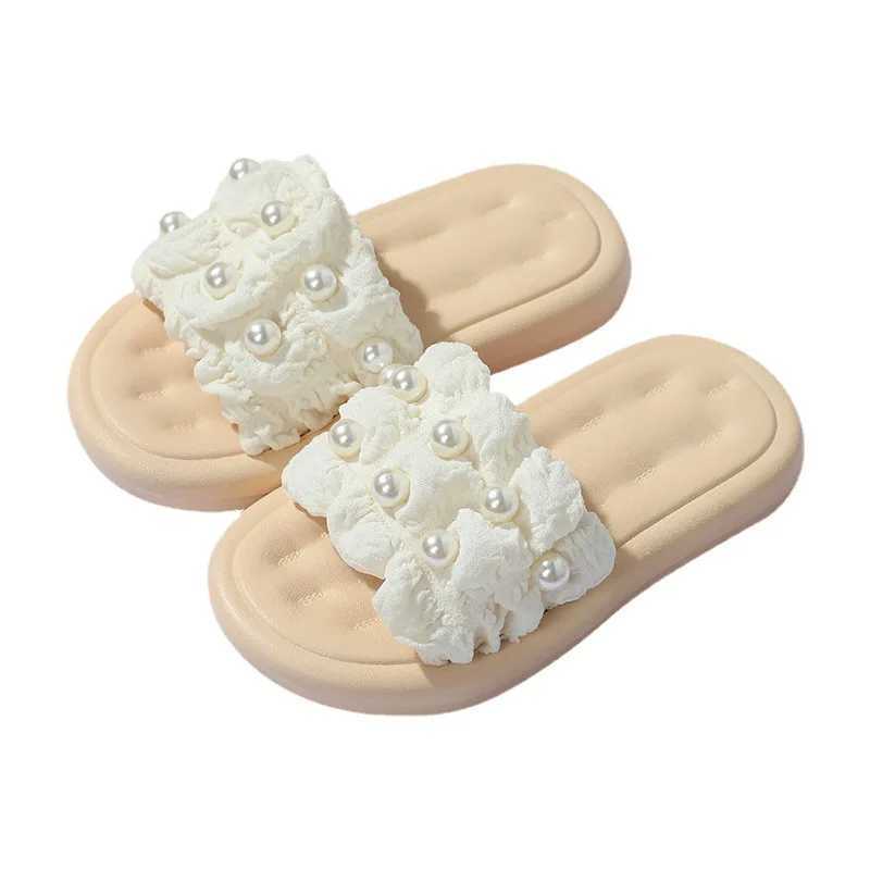 Slippers Princess Wind Pearl Puffs Girls Little Girl Slippers Soft Bottom Outside Penetrating Air SandalsT250311