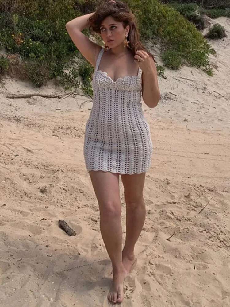 Sexy Crochet Women's Pearl Beads Slim Mini Dress Fashion Ruffles Hem Backless Sg Vestidos 2025 Chic Lady Beach Vacation Gowns