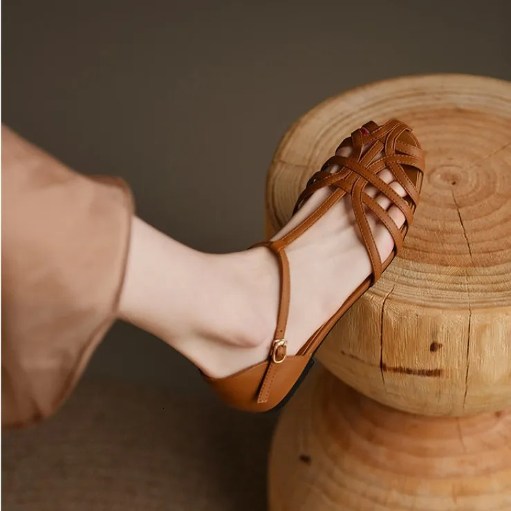 Shoes Female Sandal 2024 Womens Girls Beige Summer Comfort Low Retro Flat Back Strap Square heel Rubber PU Scandals Solid C 250305